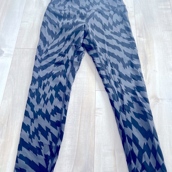 LULULEMON - Leggings size 8 black and grey print - Picture 6 of 9